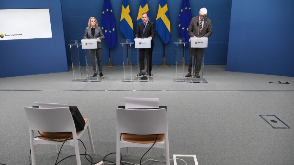 Lena Hallengren (S), Stefan Löfven (S) och Folkhälsomyndighetens generaldirektör Johan Carlson på en pressträff om pandemilagen 8/1. 