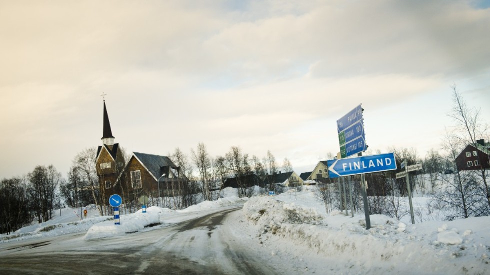 PRO föreningen i Karesuando har startat ett upprop och samlat in cirka 300 namnunderskrifter. Folk i byarna vill att den lokala taxientreprenören ska köra sjukresor och färdtjänst. 