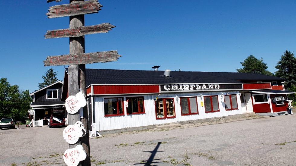 Sävsta motell hette ett tag Chiefland. Motellet öppnades 1960 och hörde till ett av de första som öppnades i Sverige efter amerikansk förebild. Nya planer för motellet, nu benämnt hotell, presenteras i en annons där en krögare söks.
