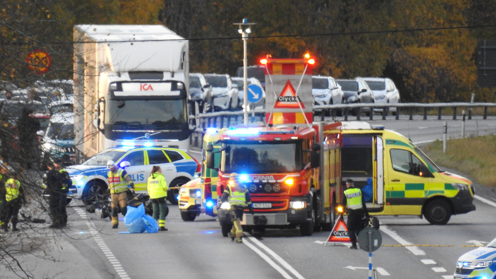 Stort pådrag efter trafikolycka på väg 55 i höjd med Strångsjö utanför Katrineholm.