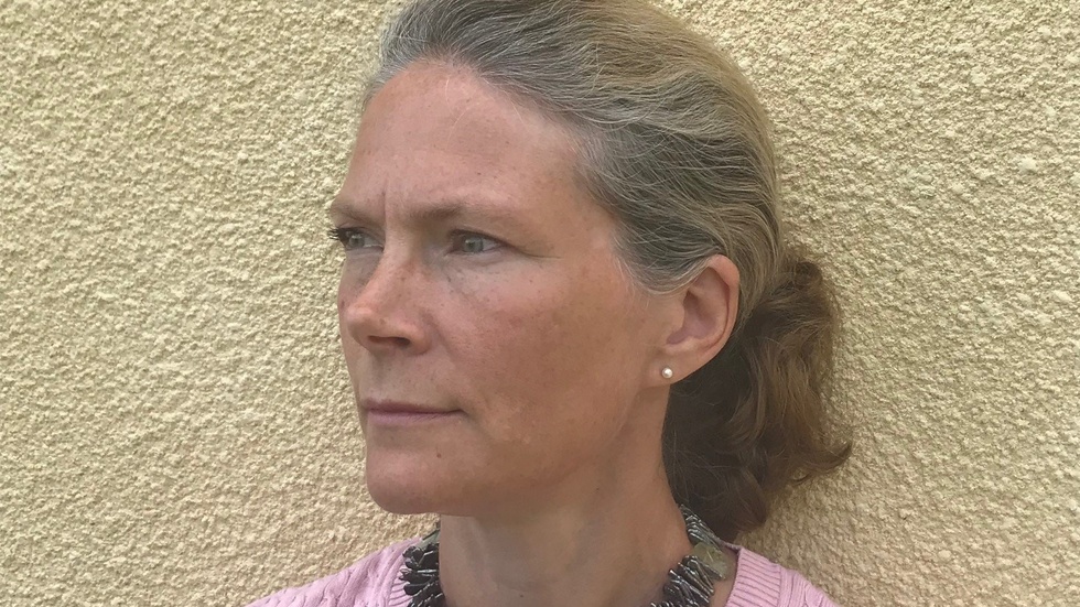 Helena D'Arcy har svårt att begripa varför skolbussarna var inställda under måndagen på grund av ishalka. "Här finns ju inte en fläck", säger hon.