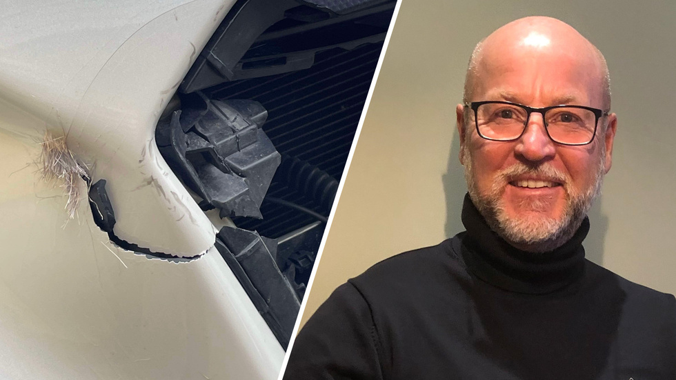 Thomas Larsson var på väg till bilbesiktningen när en hjort helt plötsligt dök upp på vägen. På bilden ser man skadorna på bilen och även en bit av hjortens päls.Trots olyckan lyckades han ta sig till besiktningen i tid.