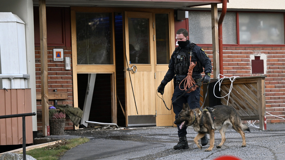 Regeringen har misslyckats med ett av sina viktigaste vallöften, att få stopp på den grova brottsligheten. Mer än 30 sprängningar under årets första månad. Det är gängen, inte regeringen, som sitter vid ratten. (Arkivbild)