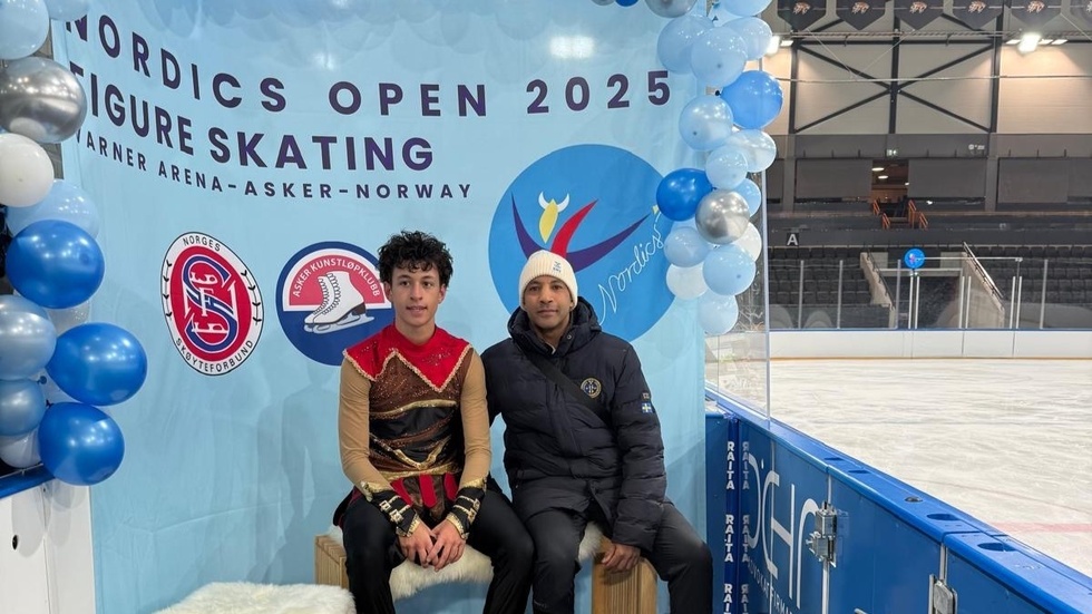 Elias Sayed vann guld i junior-NM i konståkning. Här tillsammans med sin pappa Mosa Sayed som är coach och tränare.
