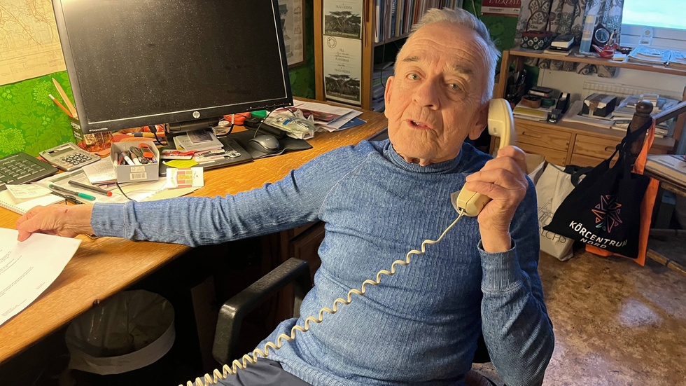 "Döm om min förvåning när jag skulle ringa släkt och vänner för att önska god jul så var det heldött i telefonen", säger Stig Söderberg i Norrfjärden som inte fått någon förklaring på varför den fasta telefonen stängts av.