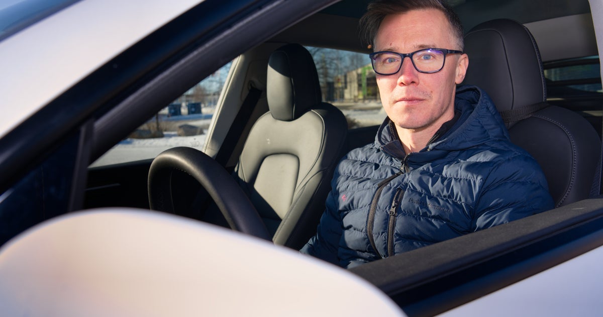 Sven, 44, kör vidare i Teslan: ”Hade tittat på andra märken idag”