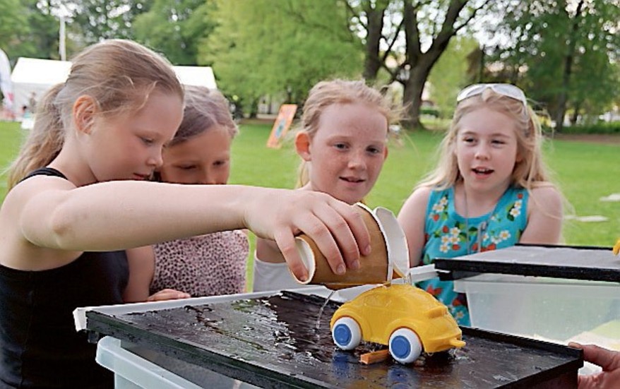 Ellen, Kerstin, Matilda och Linnea hade redan innan koll på var man helst ska tvätta bilen.