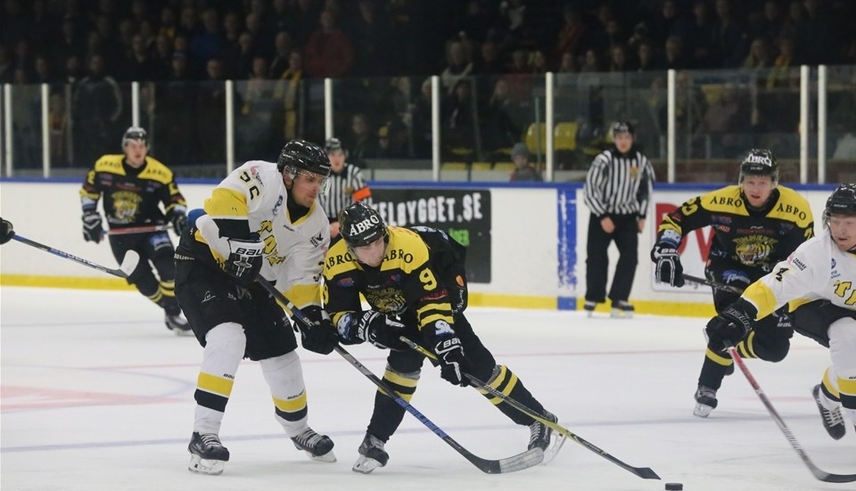 Före detta Vimmerby-forwarden, Marcus Schelin, gjorde båda Tranås mål.