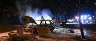 Avspärrad bil sattes i brand