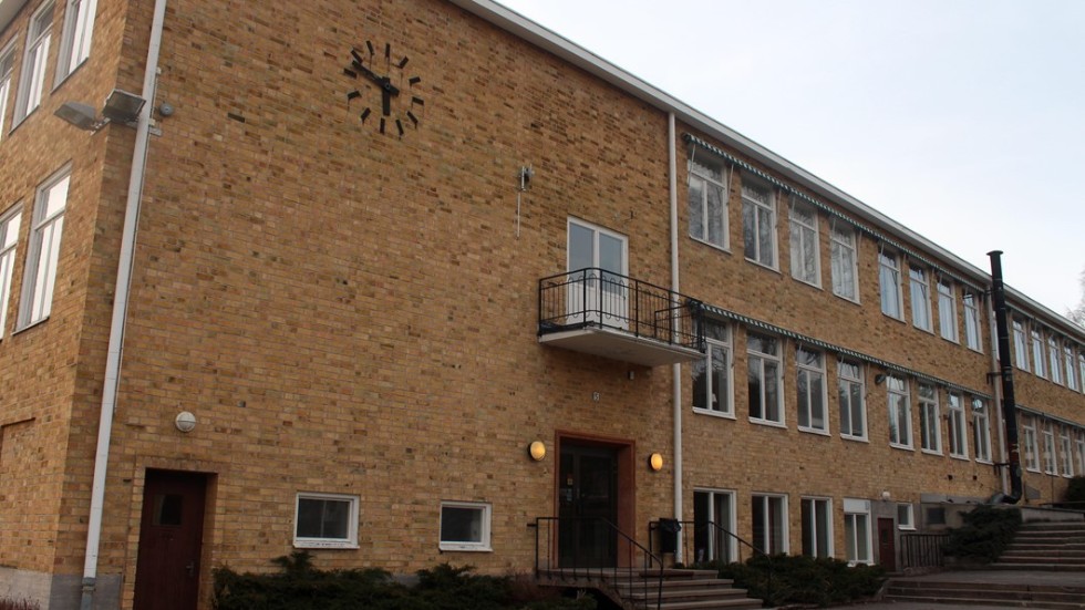 Brännebro skola har i dagsläget 22 elever. Barn- och utbildningsnämnden kommer att föreslå att skolan läggs ner till hösten 2025, på grund av det låga elevantalet.