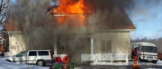 Villa totalförstördes vid brand