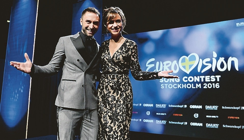 Årets programledarduo Måns Zelmerlöw och Petra Mede.