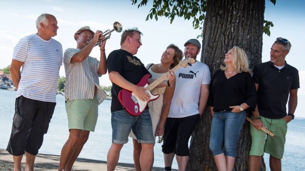 Slak Henrys: Henrik Bergs, Tommy Persson, Bo Ankarvall, Ingrid Lindebratt, Anders Fogelqvist, Katarina Nilsson, Mats Garpenberg. Tre bandmedlemmar kunde inte vara med på bild. De är: Peter Andersson, Mattias Darlin, Inge Ludvigsson.