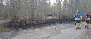 Det brann in i skogen i Tinnerö