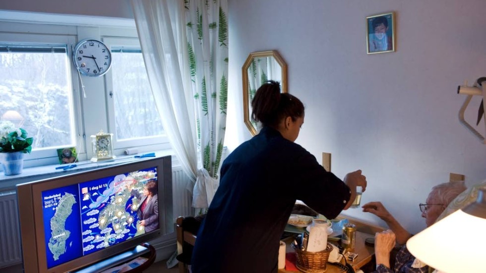 Behovet av personal i äldreomsorgen prioriteras före krav på en viss kunskapnivå i svenska.