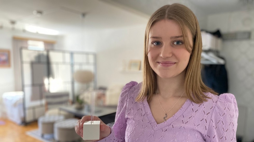 "Det bästa med att vara guldsmed är att se ett smycke växa fram", säger Alva Lindh.