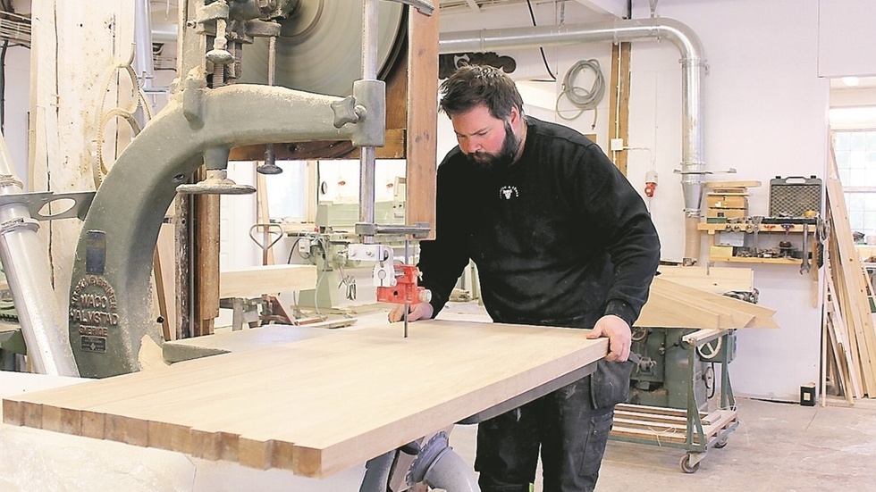 Kristoffer Malmström Katsanidis tillverkar bland annat trappor i sitt företag AB Småland Trapp & Snickerifabrik. Foto: Lena Dahlberg