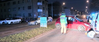 Körde in i parkerade bilar