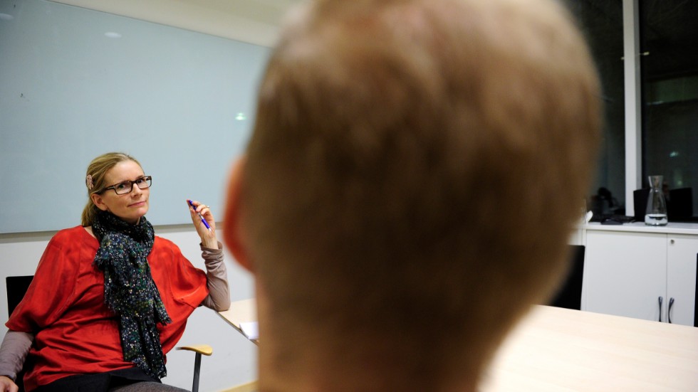 Det blir allt svårare för journalister att få politiker och andra makthavare att ställa upp på en intervju. Fråga Norrans lokalredaktör Lennart Enkvist. Han vet.