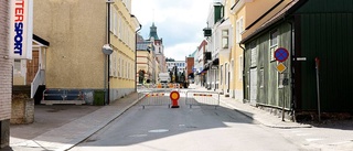 Nu spärras hela gatan av