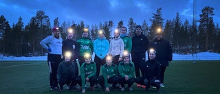 Svart på fotbollsplanen för damlaget • Planen skottad – men de fick inte tända belysningen