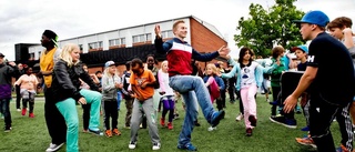 Dansant flash mob ska lyfta skolan