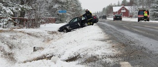 Singelolycka i snöigt och halt väglag