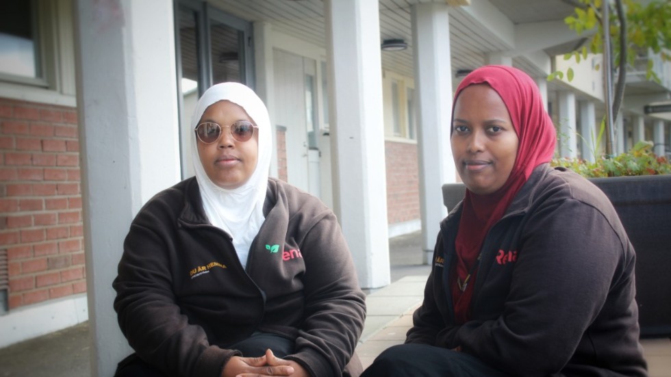 Asli Mumin, 38, och Fadumo Ali, 34, Norrköping: "Tycker det är viktigt att gå och rösta. Som boende i Navestad vill vi att det ska bli tryggare. Vi vill se ett bättre Sverige. Men vi får heller inte glömma bort miljöfrågorna".
