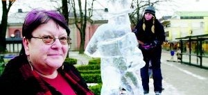 Isskulpturen i Hörsalsparken klar