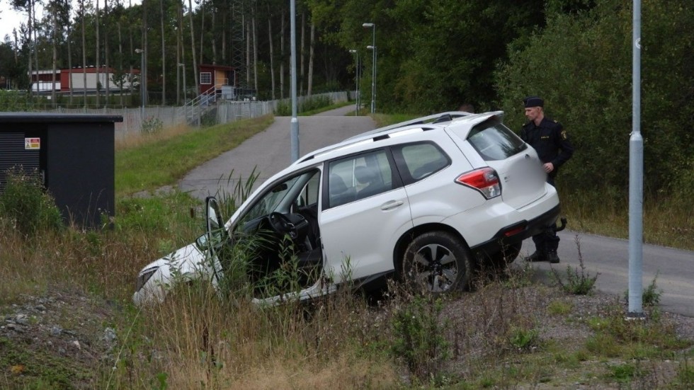En bil körde i diket på Kolonigatan på onsdagen.