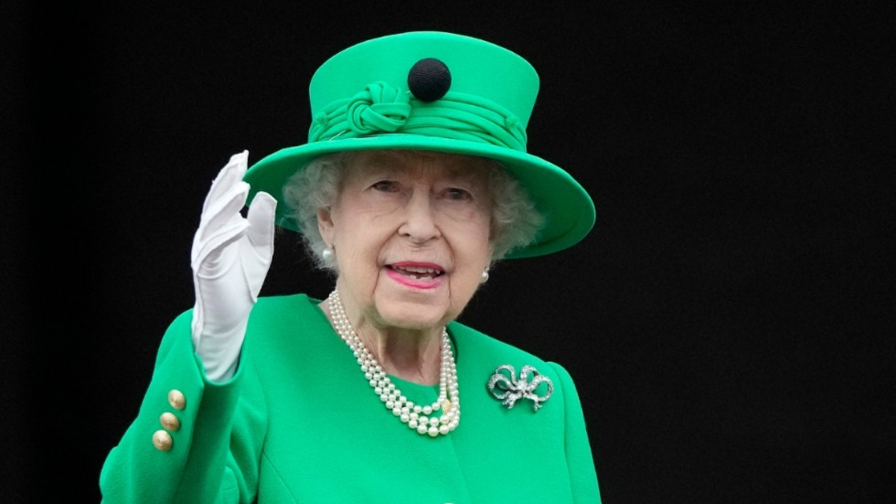 "Drottning Elizabeth visade på betydelsen av ständig förändring efter tidens krav", skriver ledarskribenten.