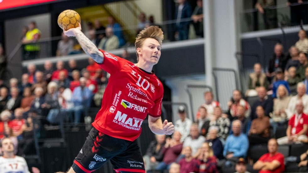 Vi är vana med att se Fredrik Gustavsson spela med tröja nummer tio.
