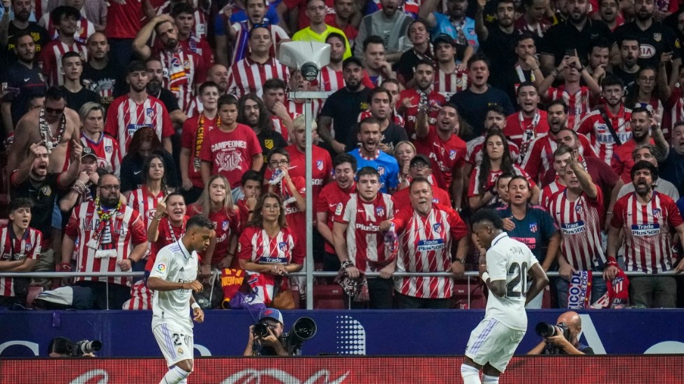 Vinícius Júnior, höger, utsattes för rasistiska glåpord efter matchen mot Atlético Madrid.