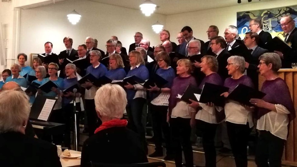 Hortlax manskör höll traditionsenligt julkonsert tredje advent i Hortlax kyrka. Här bild från ett tidigare arrangemang tillsammans med kören Quinnoton. (Arkivbild)