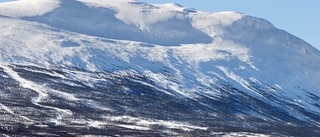 Här stängs vägen av på grund av lavinsprängningar