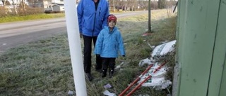 Skräp som blåser från återvinningen irriterar grannar