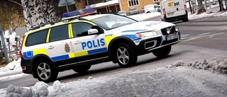 Försökte köra på polis - släpps fri