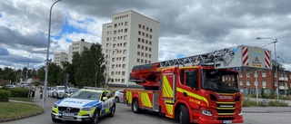 Brand i trapphus orsakade pådrag i Nyfors: "Andats in rök"