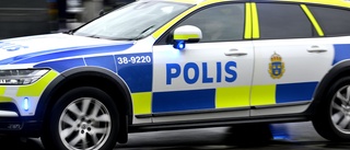 Pojke hotade personer med kniv på skola