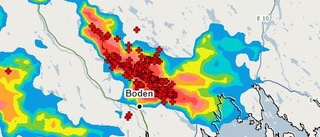 Ett massivt åskväder dundrar i Boden – blixtnedslag orsakar gräsbrand