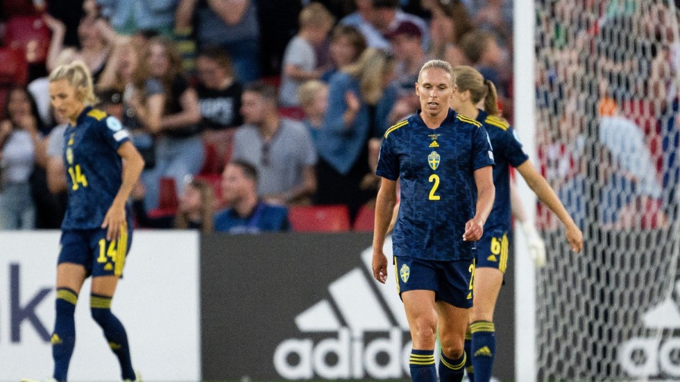 Jonna Andersson fick jubla då hon gjorde ledningsmålet, men desto bistrare miner efter att Nederländerna just kvitterat.