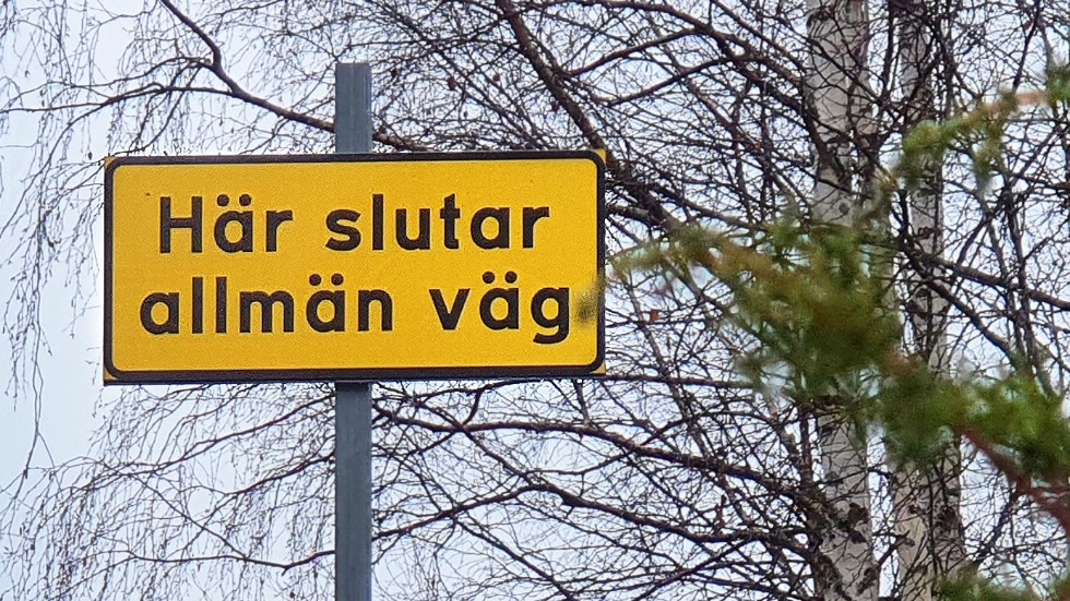 Fler vägar i länet kan sluta plogas till följd av Trafikverkets åtstramade tidskrav. Det befarar Mikael Näslund, Riksförbundet för enskilda vägar. 