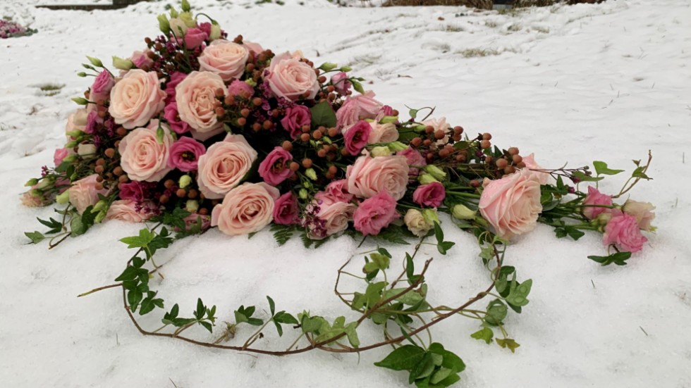 Blommor till begravning. Arkivbild.