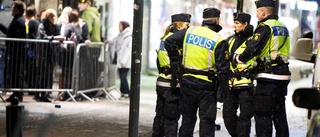 Polisen raggar tillbaka poliser