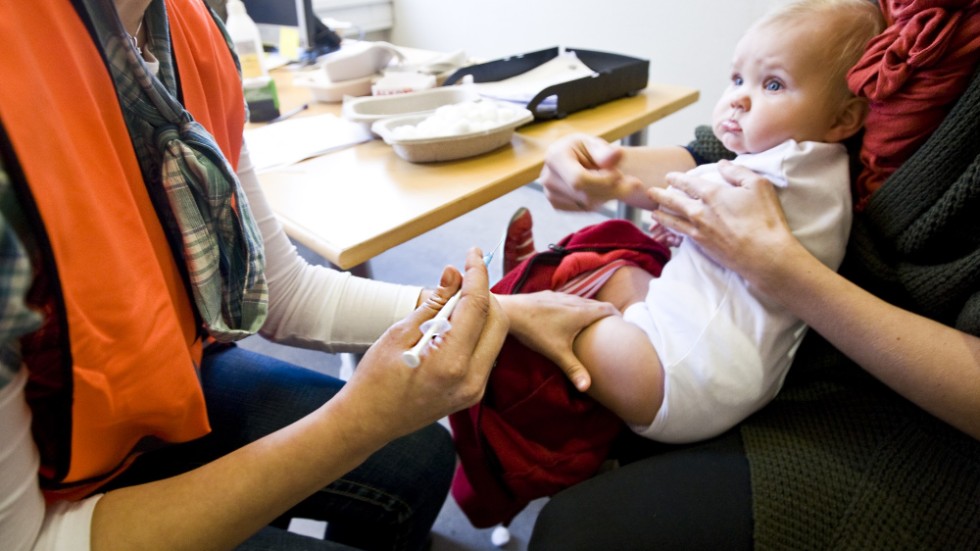 I Sverige erbjuds alla barn vaccin mot ett flertal potentiellt allvarliga sjukdomar. Nu kan även äldre barn och vuxna, som inte blivit vaccinerade, få gratis vaccin i Sörmland.