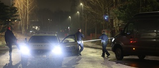 Kraftig explosion i Botkyrka – flera personer i lokalen