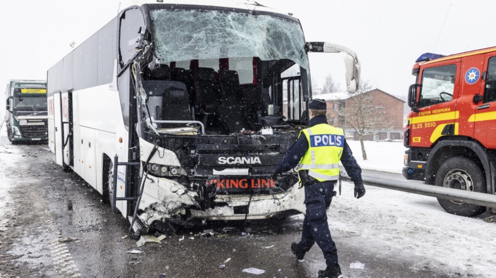En olycka med tre bussar inblandade har inträffat på riksväg 70 i närheten av Hedemora.