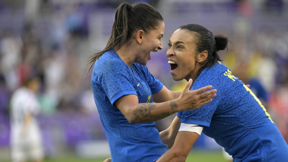 Både Debinha (t.v.) och Marta (t.h.) är uttagna till Brasiliens VM-trupp. Arkivbild.