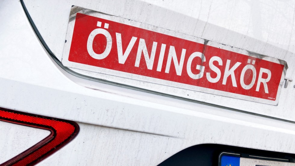 Antalet som väljer att ta körkort för automatbilar ökar men i vissa fall beroende på önskat yrke kan det vara en nackdel menar några av Luleås trafikskolor.