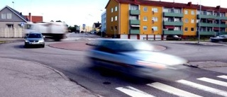 Kvinna allvarligt skadad i cykelolycka